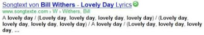 Ausschnitt aus einem Google-Suchergebnis, bei dem es um eine Songtextplattform geht und zum Song von Bill Withers als Inhaltsbeschreibung 3 Zeilen lang nur "lovely day" steht.