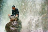 Berpose di Air Terjun Kembar Pagilaran - Kabupaten Batang