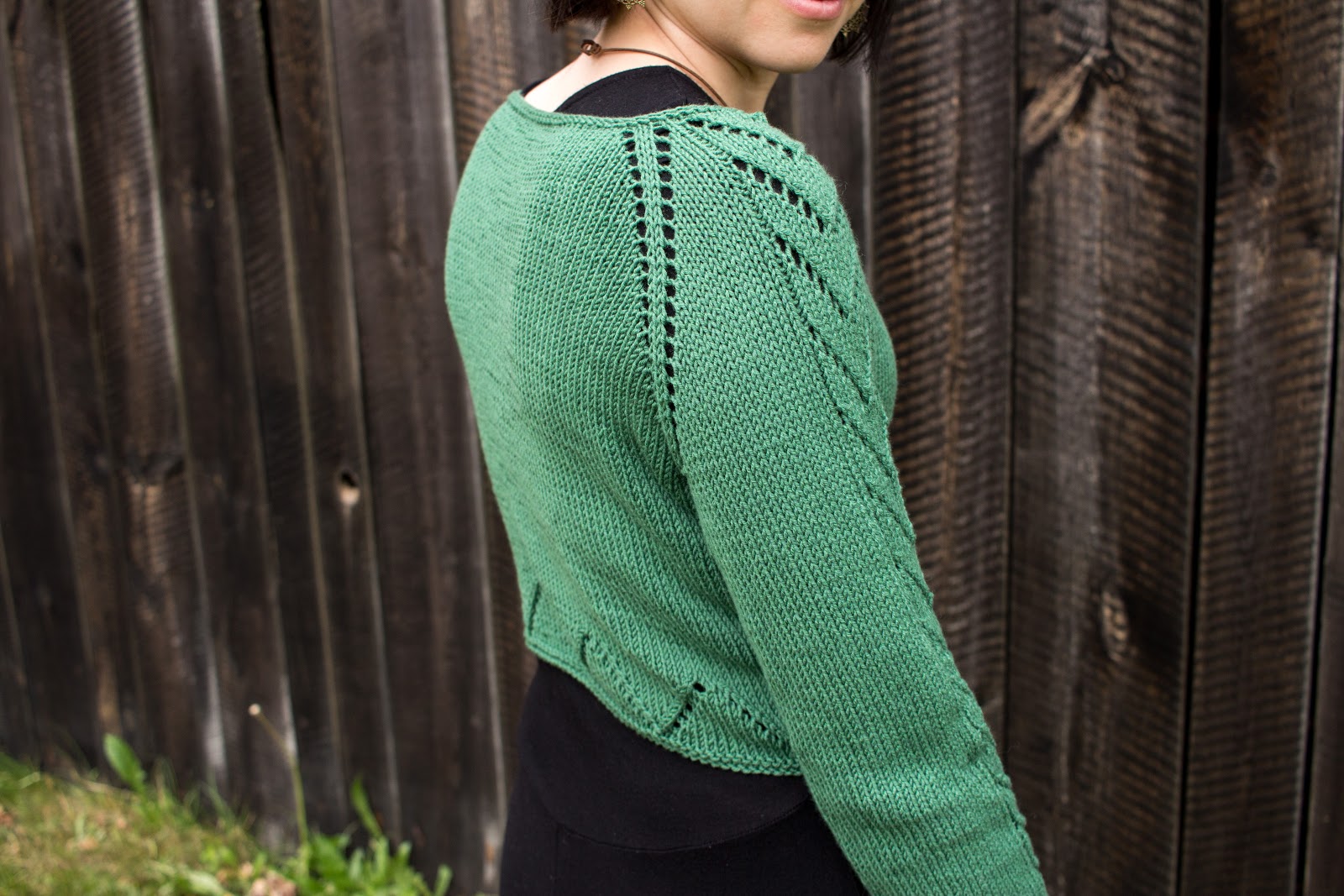 So einfach drehst du Strickanleitungen um - aus Raglan von unten wird Raglan von oben - DIY Strickjacke selber machen - einfacher Rückenteil