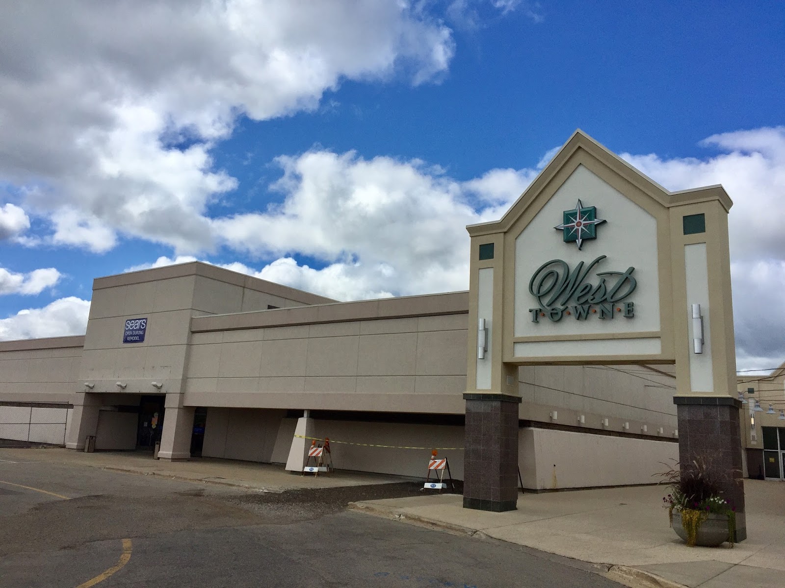 Retiring Guy's Digest The demise of Sears at West Towne Mall in Madison WI