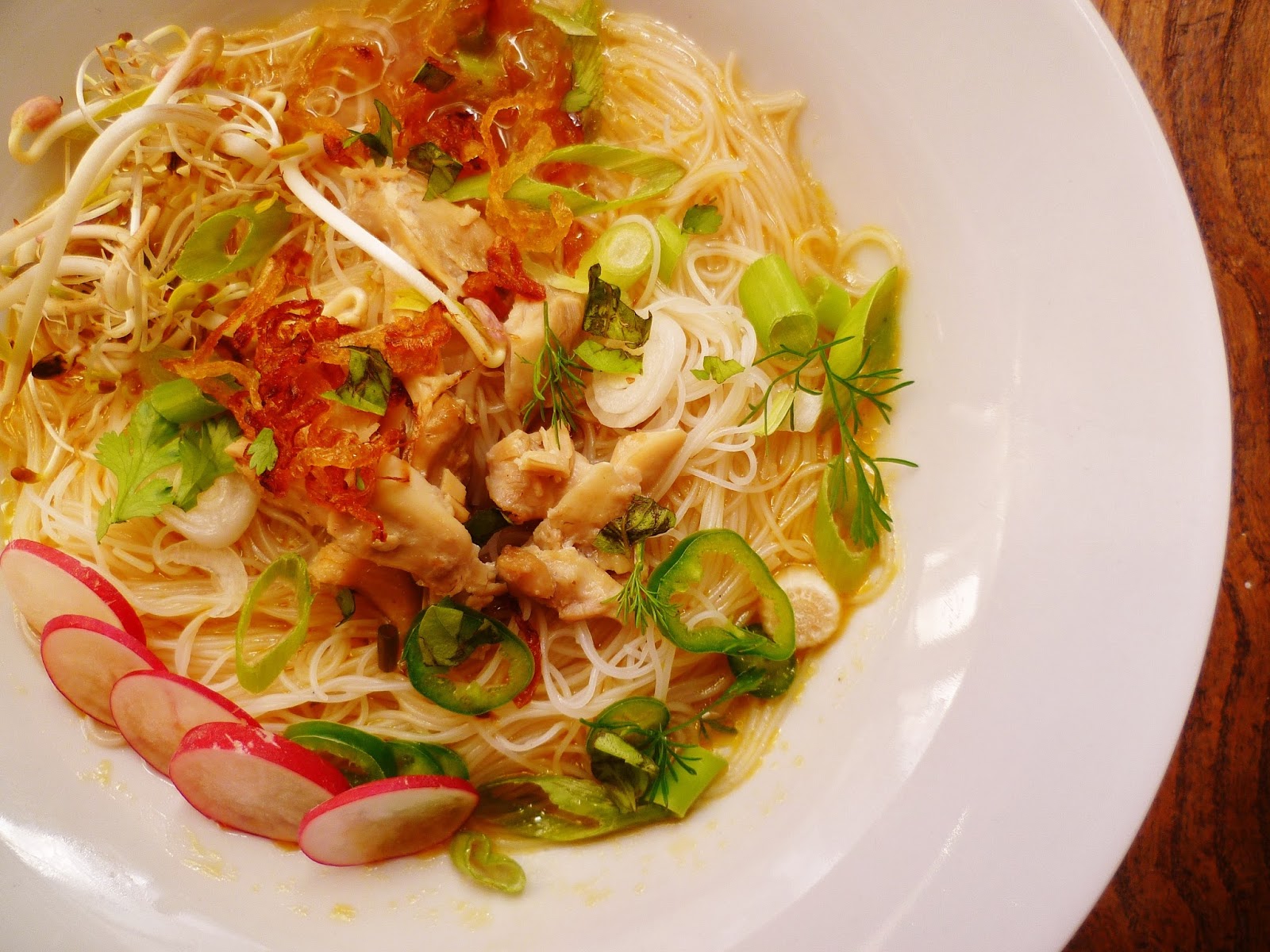 Marmaduke Scarlet: vietnamese chicken noodle soup (pho)