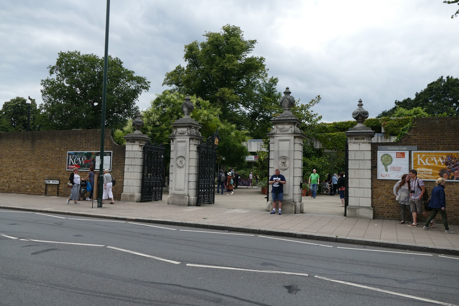 Exploring Kew Gardens!