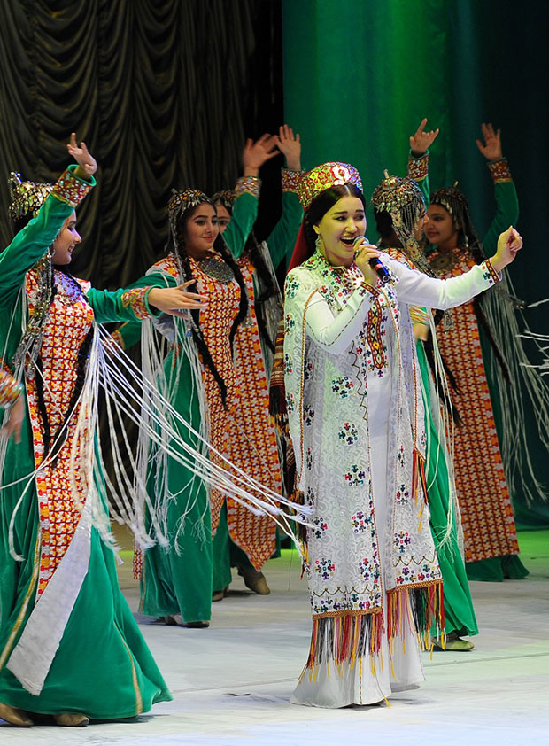 Туркмен песни. Туркменская Национальная одежда. Национальная одежда Туркменистана. Туркменские танцы. Национальный танец Туркменистана.