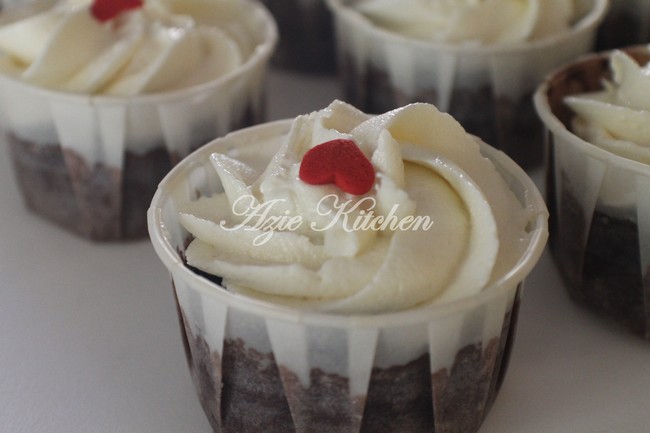 Hershey's Perfectly Chocolate Cupcakes