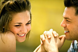 10 Hal yang Suami Wajib Katakan kepada Istrinya