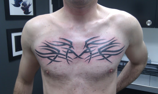 Populares tatuagem tribal para os homens no peito