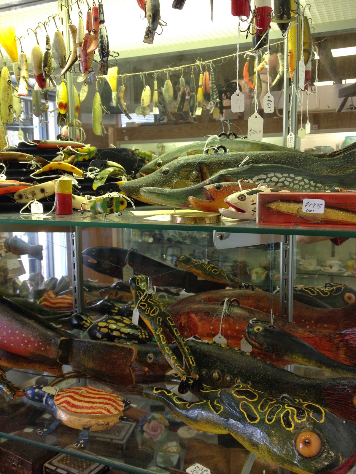 Antiques, Art, and Collectibles Vintage Fishing Lures and Ice Fish Decoys