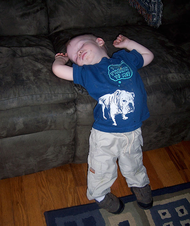 15+ Hilarious Pics That Prove Kids Can Sleep Anywhere - Giving Up Nap