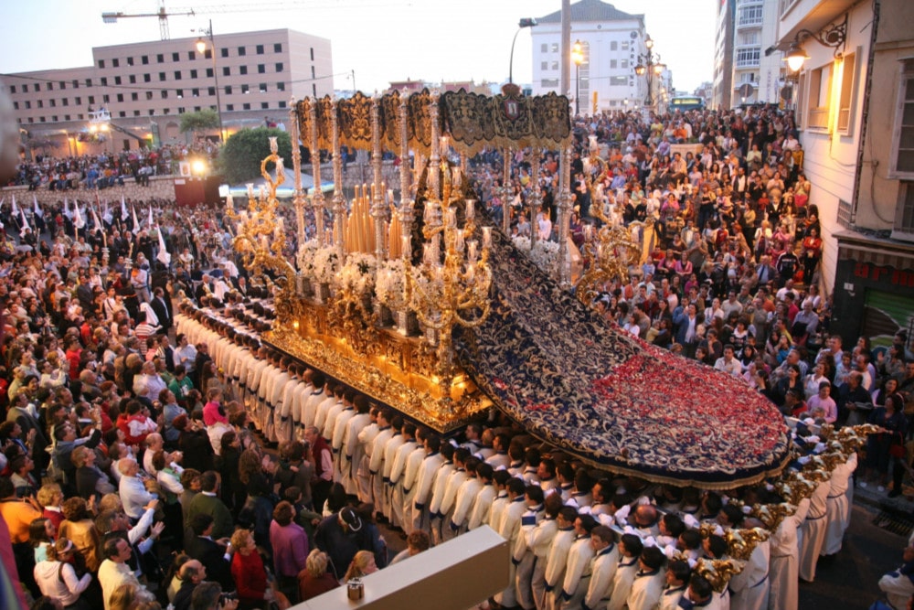 MATIN LUMINEUX Les processions de la semaine sainte en Espagne Semana