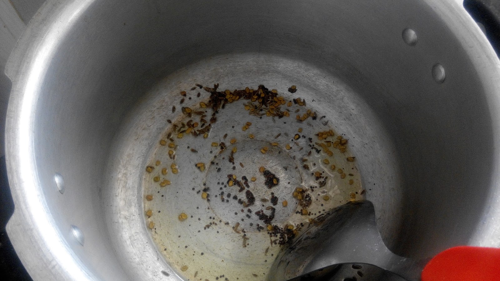 KARAIKUDI CHICKEN KUZHAMBU / CHICKEN GRAVY