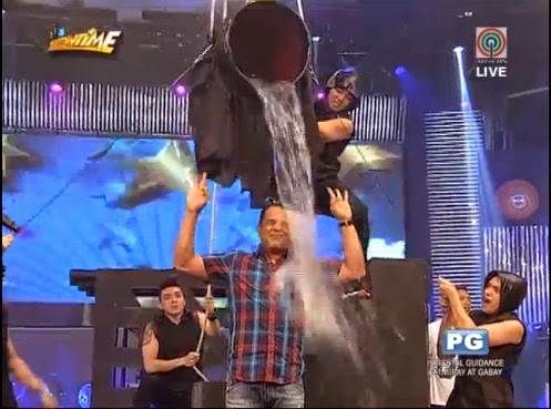 Direk Bobet Vidanes does Ice Bucket Challenge on It's Showtime