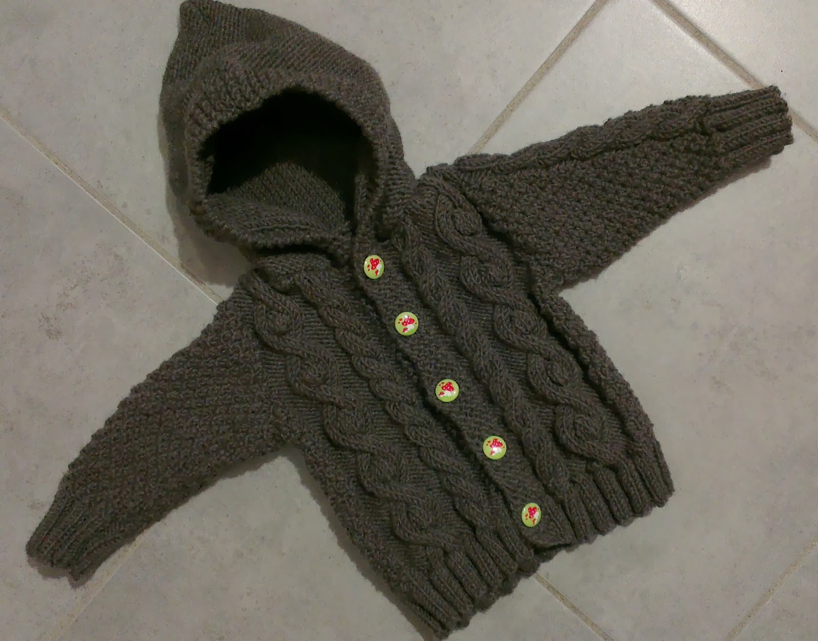 Blogasoa: Gilet torsades à capuche
