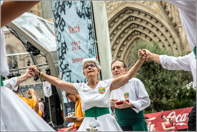 Barcelona: Sardanas en la Pl. de la Catedral - Mercè 2012