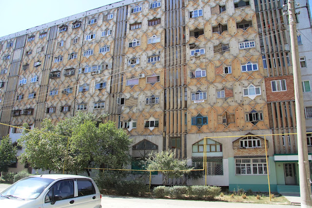 Ouzbékistan, Tachkent, immeuble, façade, Quartier Labzac, © L. Gigout, 2012