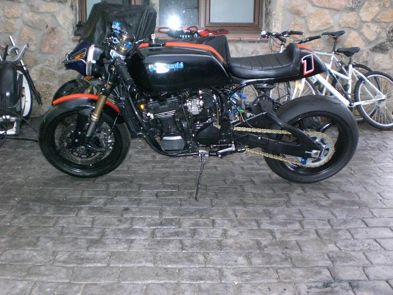 Cafe Racer Special: Kawasaki GPX600R Cafe Racer by Cuervo