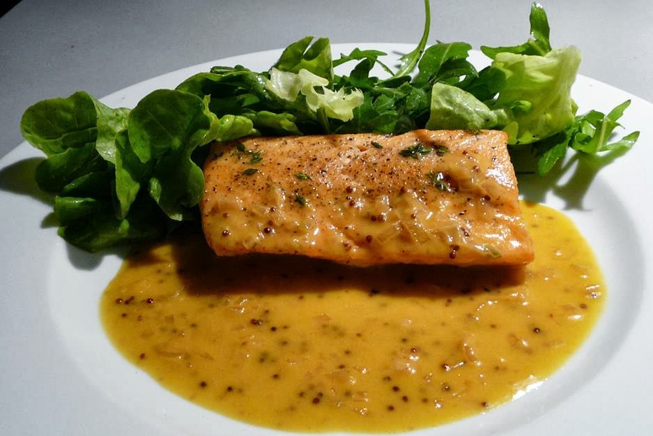 Kulinarische Welten zu Fisch- und Meeresfrucht: Lachs an Orangen-Senf-Sauce