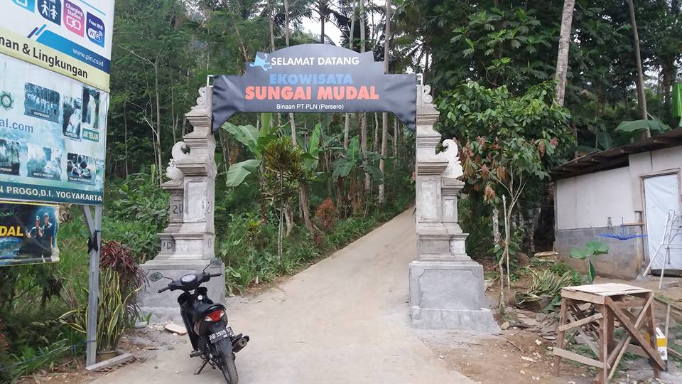 PEMBANGUNAN GAPURA PINTU MASUK