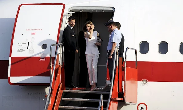Queen Letizia of Spain arrives to El Salvador after visiting Honduras at El Salvador International Airport on May 26, 2015 in San Luis Talpa, El Salvador. 