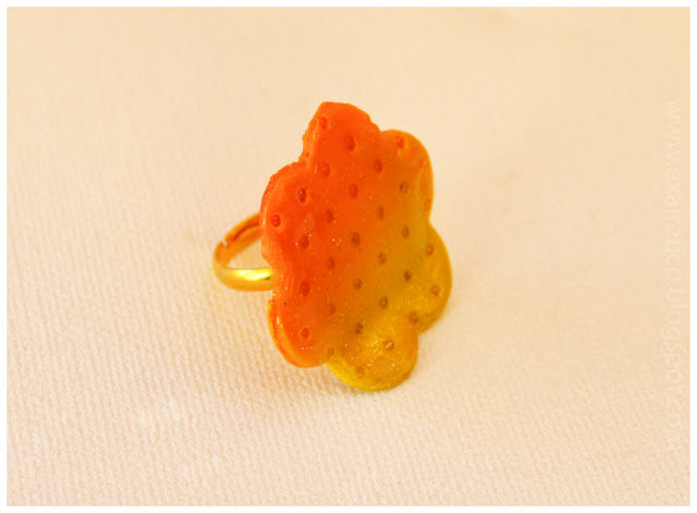 Χειροποίητο δαχτυλίδι λουλούδι με υγρό γυαλί, fimo σε πορτοκαλοκίτρινο χρώμα