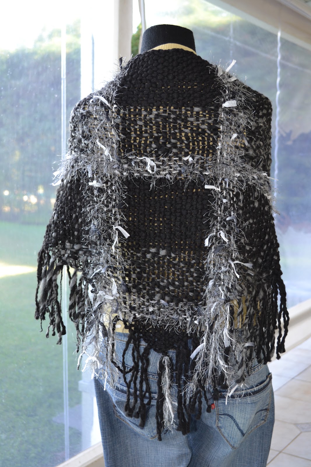 pashmina lana en gris y negro / Black and Grey fluffy Shawl