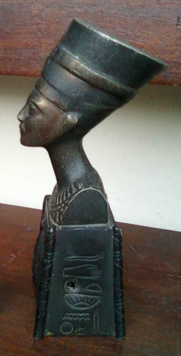 Patung Dada Nefertiti | o2 fresh