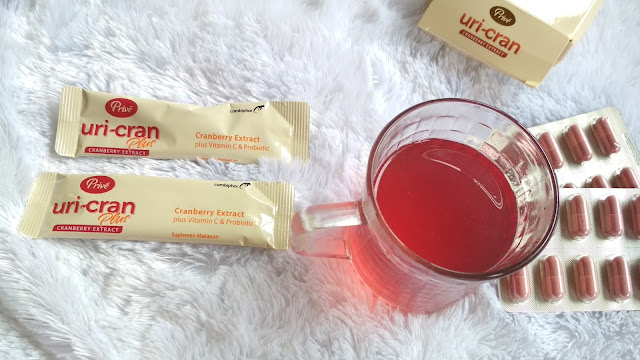 minuman prive uricran berwarna merah jambu dan manis