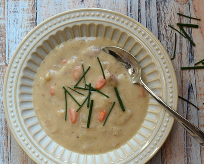 Potato Soup, all the great taste, lighter and healthier with cauliflower ♥ AVeggieVenture.com. Lower-Carb & Lower-Cal. Homemade Comfort Food. Perfect for Cold Weather. Great for Meal Prep. Weeknight Easy. Naturally Gluten Free.