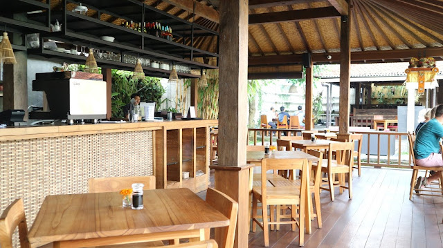 kuliner di bali, terasi sushi bali, kuliner di seminyak, kuliner di kuta, kuliner di ubud, kuliner di denpasar, makanan halal di ubud, makanan halal di bali, bali indonesia, sushi bar di bali,