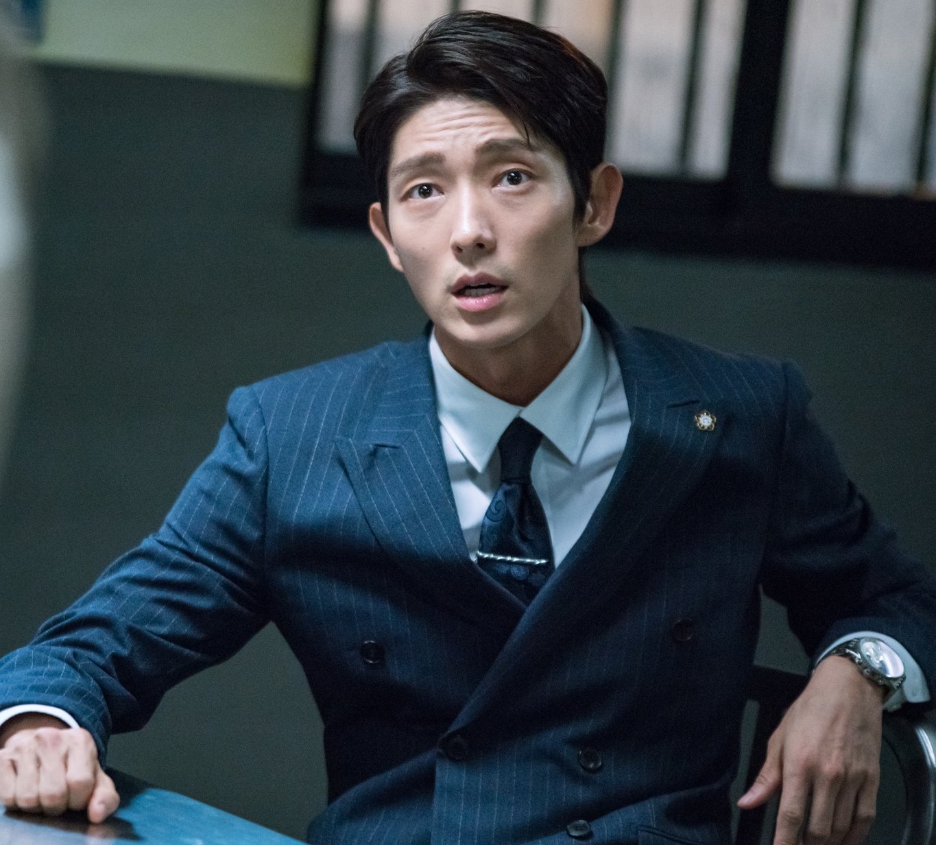 Беззаконный адвокат дорама бон сан пиль в тюрьме. Шин бон сан. Беззаконный адвокат. Беззаконный несколько неправда. Чхве мин су беззаконный адвокат.