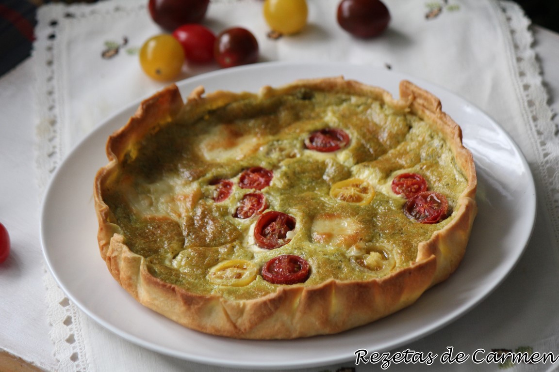 Quiche de provolone y pesto