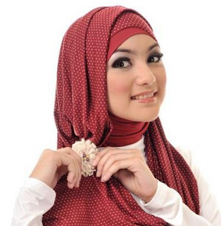 4 Aksesoris Hijab Agar Kamu Tampil Cantik dan Serasi Aksesoris Hijab : Bross