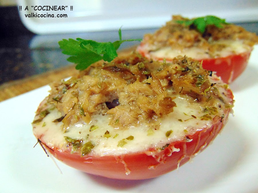 Tomates al horno gratinados con atún