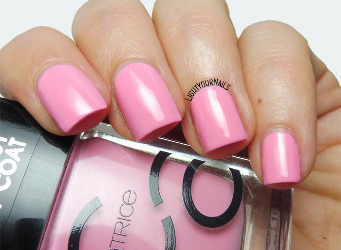 Smalto laccato rosa Catrice ICONails 30 Keep Calm And Pink pink creme nail polish #catrice #unghie #nails #lightyournails