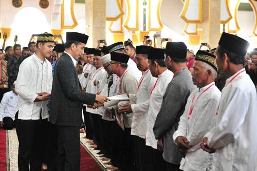 Serahkan%2BSertifikat%2BTanah%2BWakaf%252C%2BPresiden%2BBerharap%2BTidak%2BAda%2BLagi%2BMasalah%2BHukum