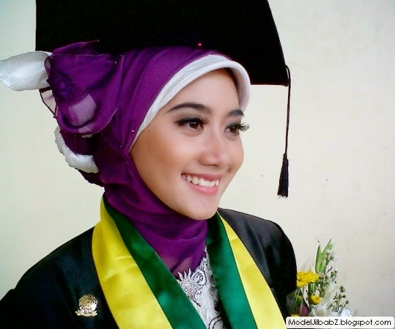 Ide 21+ Jilbab Cantik Untuk Wisuda, Warna Jilbab