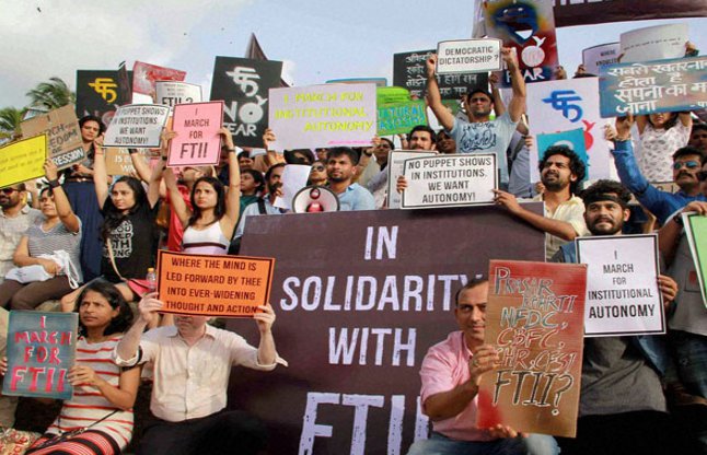 FTII की हड़ताल में शामिल होंगे राहुल गांधी