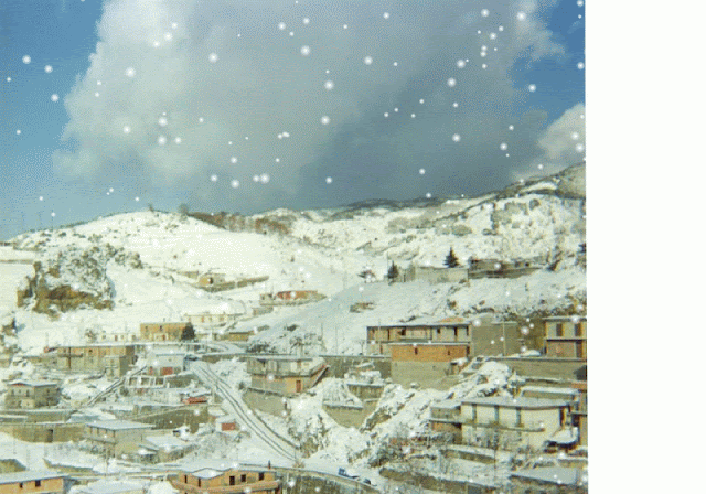 Il fascino della neve a Roccaforte del Greco.