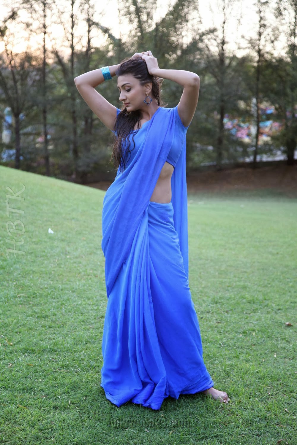 HBTKOllywood: Neelam Upadhyay in Blue saree and she is getting wet in ...