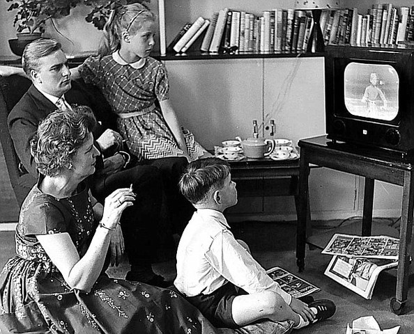 1950s%252520Britain%252520-%252520Family%252520Watching%252520Television.jpg