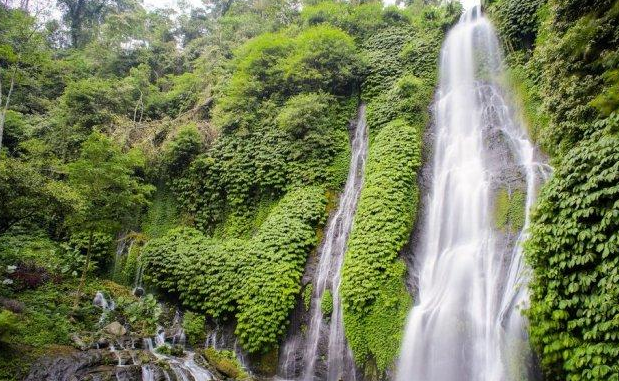 Tips Traveling ke Air Terjun Saat Musim Hujan Tips Traveling ke Air Terjun Saat Musim Hujan