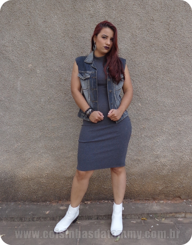 vestido justo com colete jeans