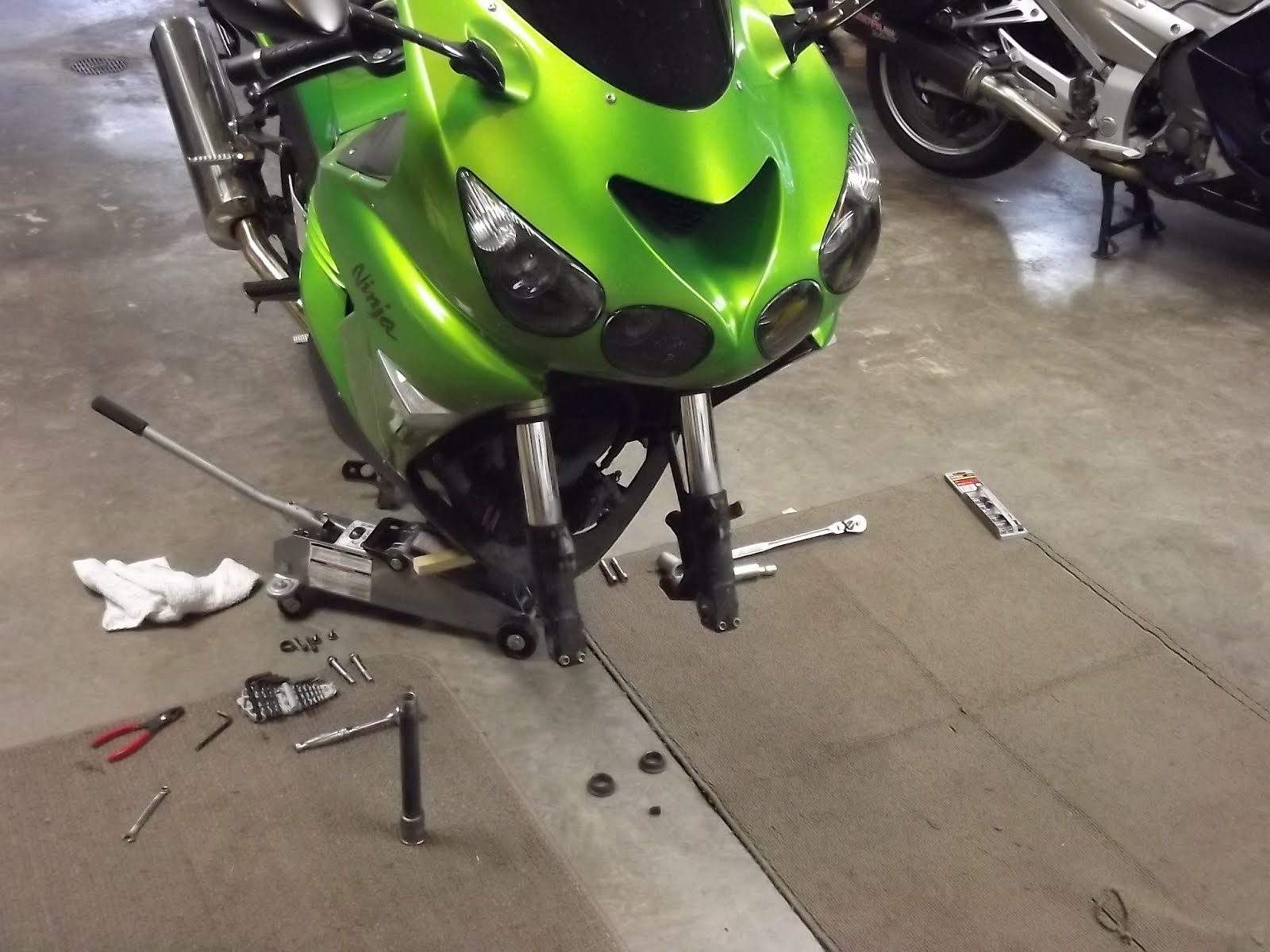 Erik's Motorcycle Trips Zx14 New Chain, Sprockets and Tires.... Part 1