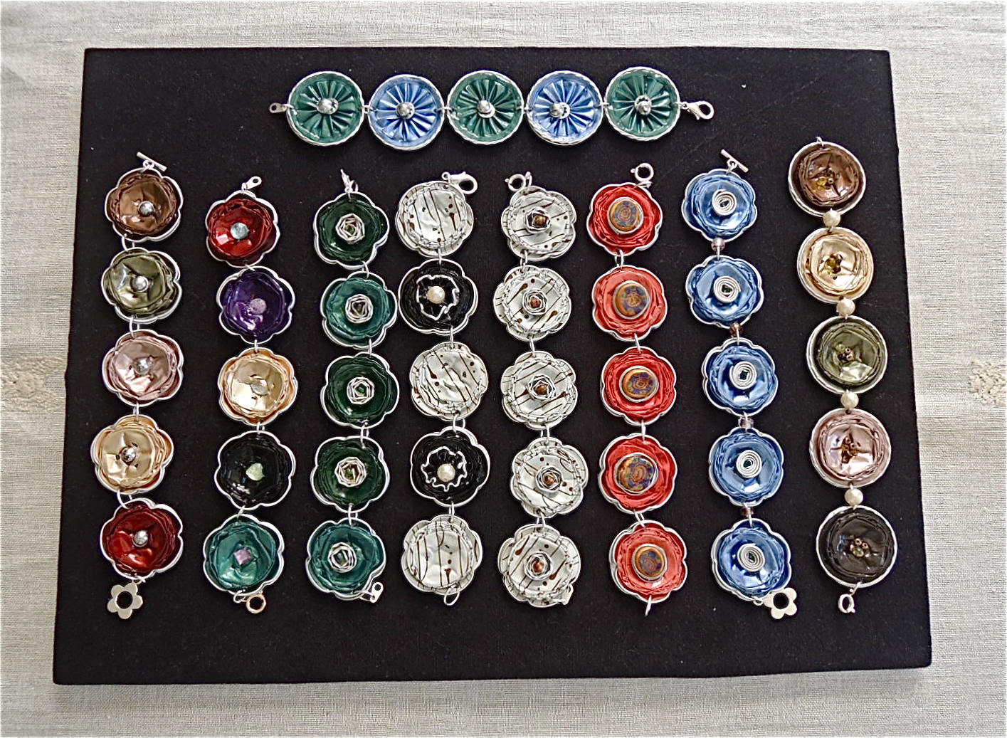 UN BOUGEOIR AVEC DES CAPSULES NESPRESSO - HOBBY aposS DE