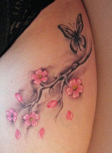 Simples e bonito tatuagem de flor de cerejeira com uma borboleta. Esta quase minimalista de design é muito simples, mas atraente por causa de sua simplicidade. (Foto: Fontes de imagem)