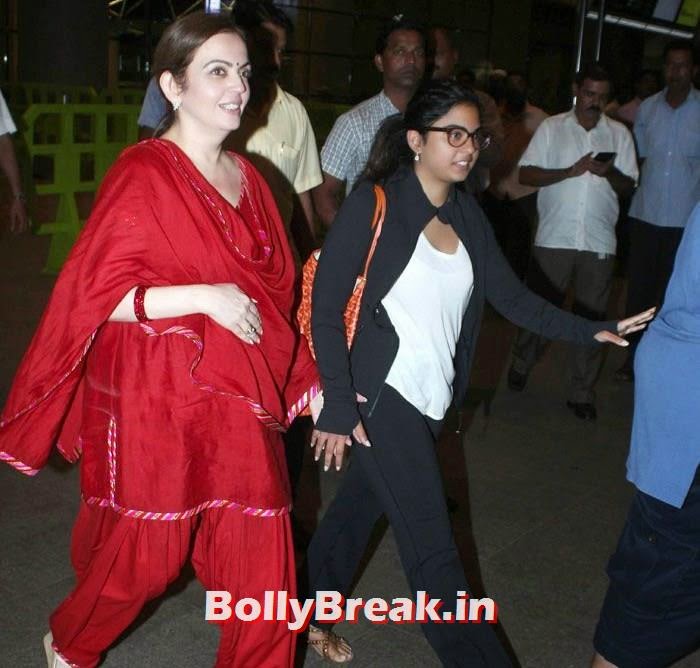 700px x 668px - Nita Ambani in Red Hot Punjabi Suit at Airport to Recieve Isha ...
