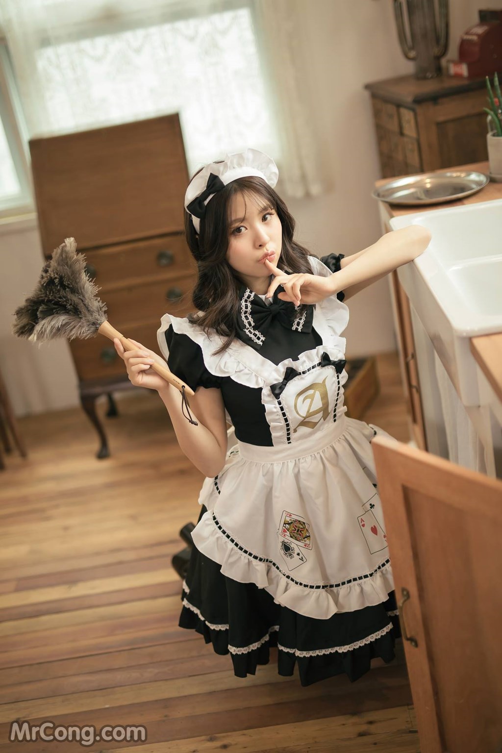 Beautiful Kwon Hyuk Jeong cute pose with maid outfit (13 photos)