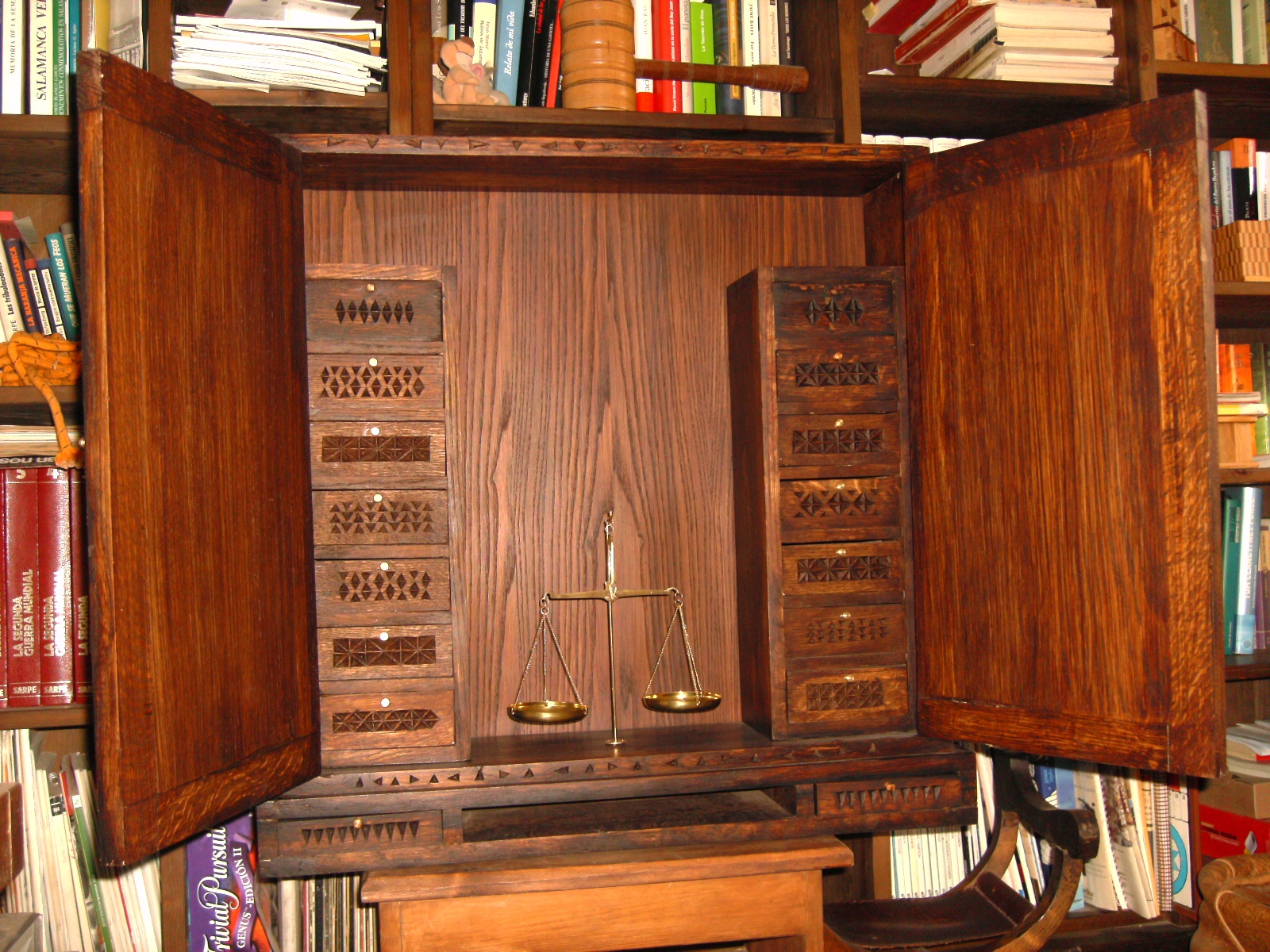 Mueble platero: El trabajo (2)