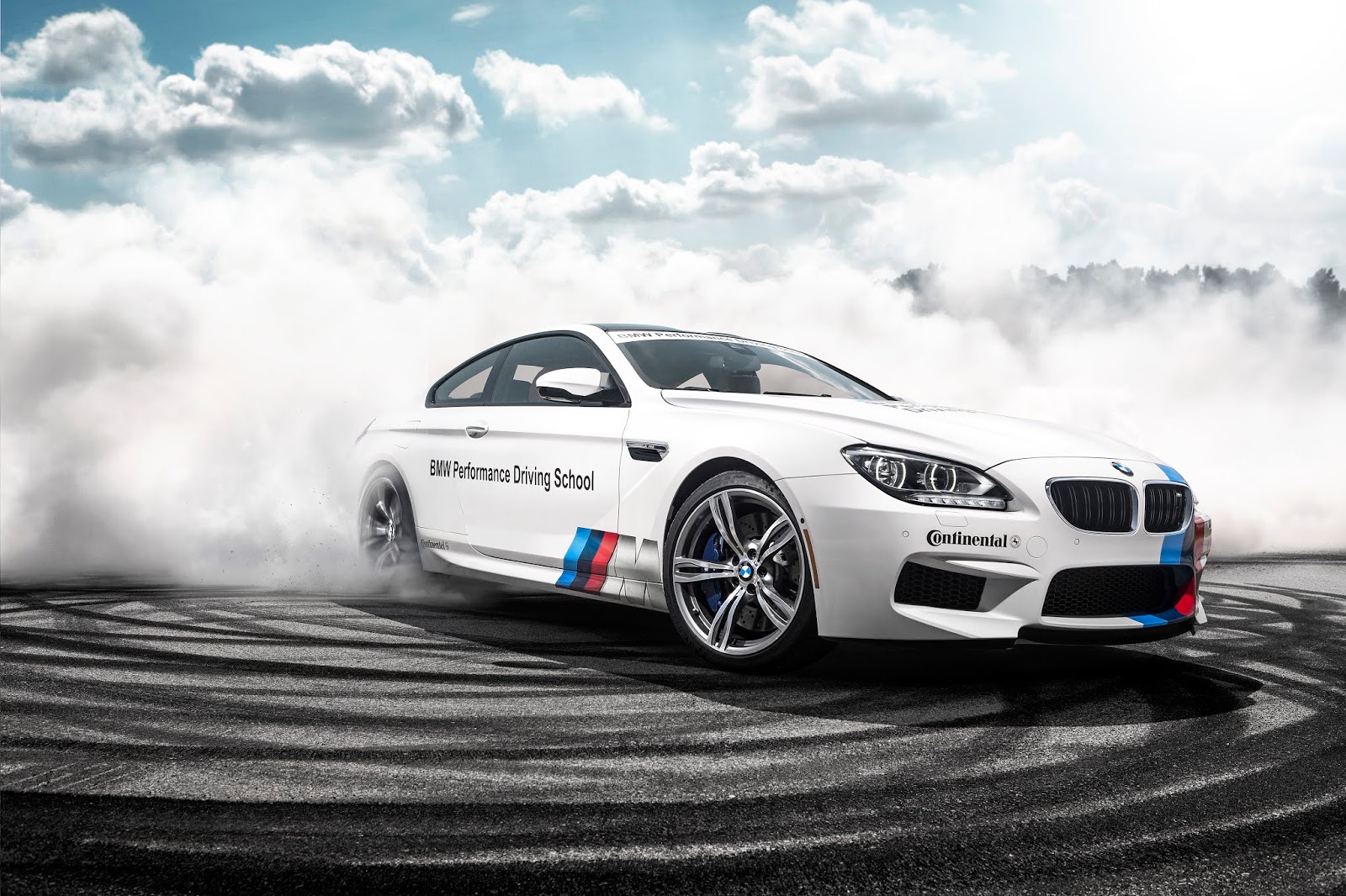 M drive bmw. BMW Performance. BMW Performance Center. BMW ZR Performance. БМВ перфоманс дрифт.