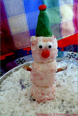 Elf Snacks and snowmen, a fun project to make, a festive no-bake but fully edible addition to your holiday dessert table. | Recipe developed by www.BakingInATornado.com | #recipe #Christmas