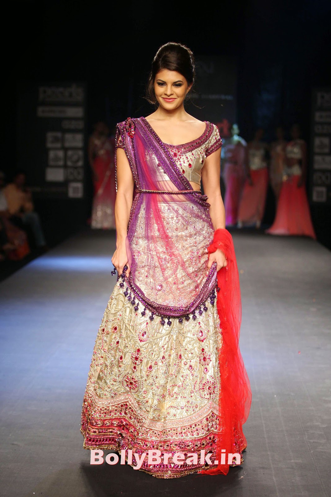 Jacqueline Fernandez Hottest UHD Photo Gallery - 8 Pics